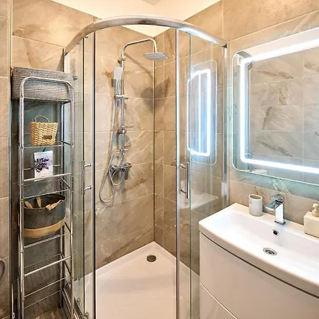 Dez 103 Appartement Năvodari